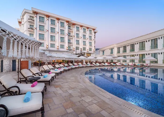 Les Ambassadeurs Hotel Casino&Marina